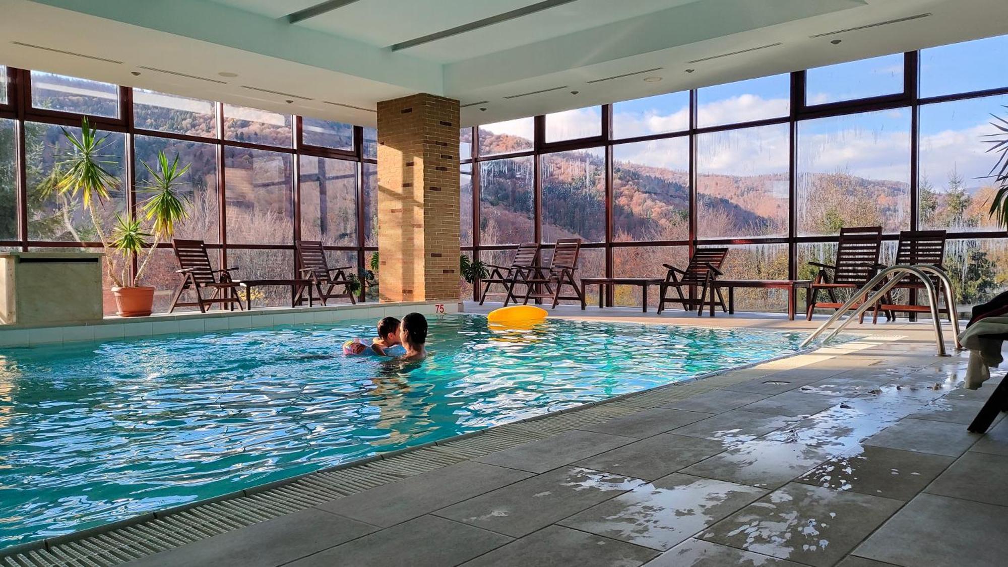Hotel Valea Cu Pesti Capatineni-Ungureni ภายนอก รูปภาพ