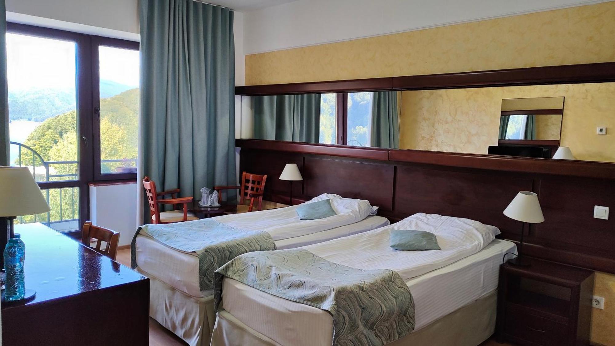 Hotel Valea Cu Pesti Capatineni-Ungureni ภายนอก รูปภาพ