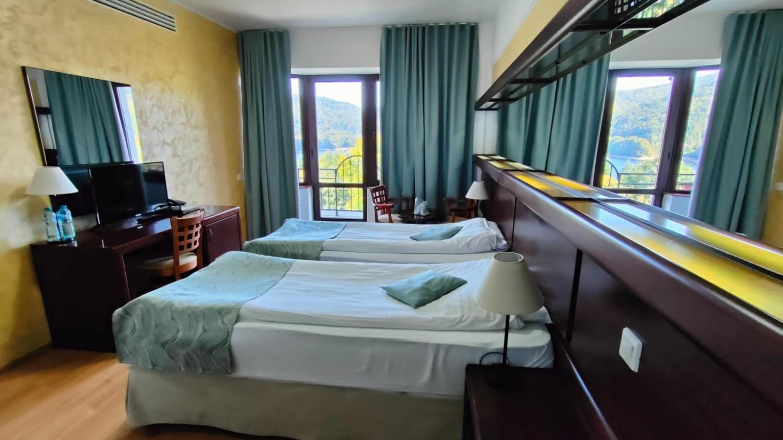 Hotel Valea Cu Pesti Capatineni-Ungureni ภายนอก รูปภาพ
