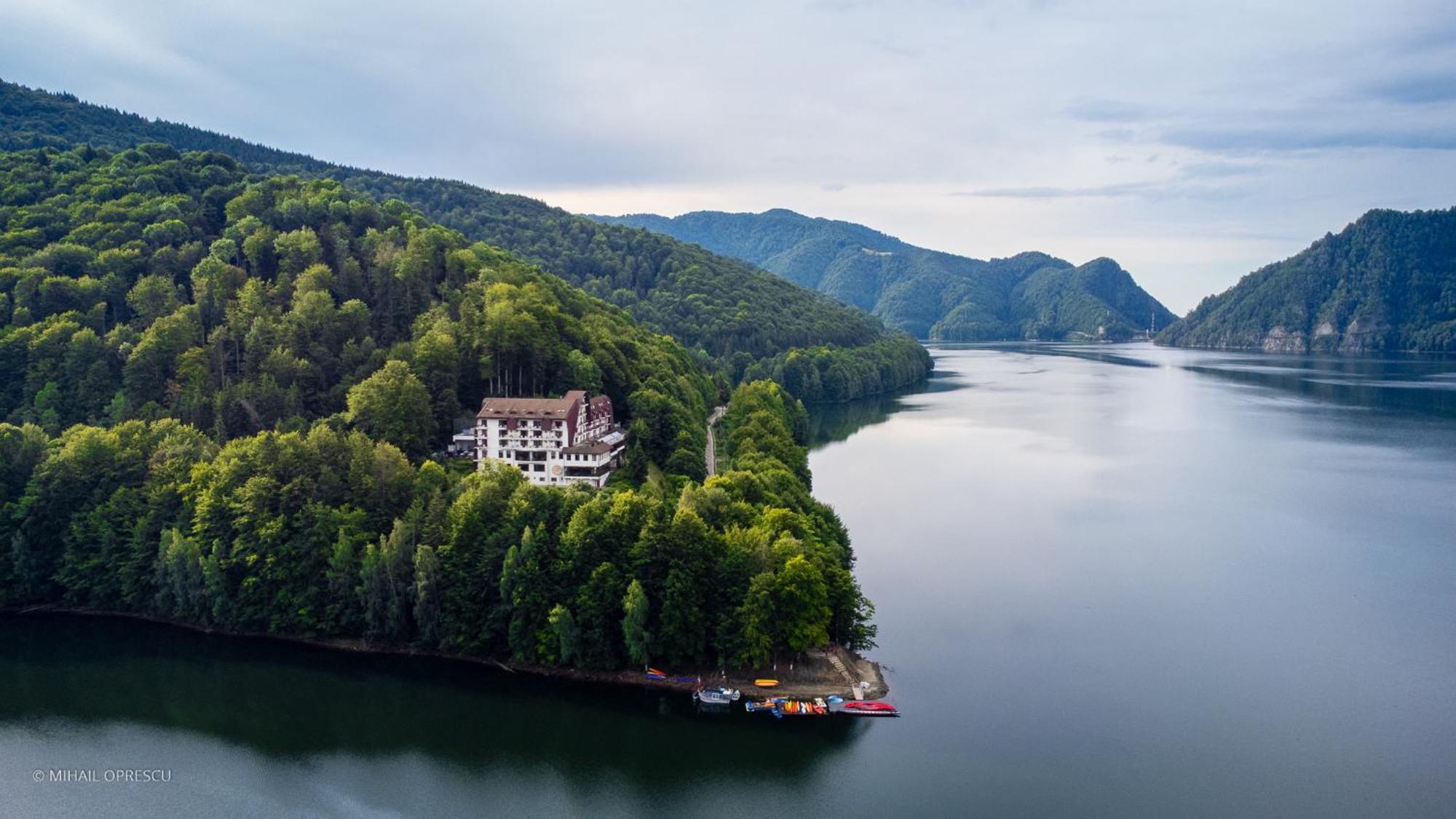 Hotel Valea Cu Pesti Capatineni-Ungureni ภายนอก รูปภาพ