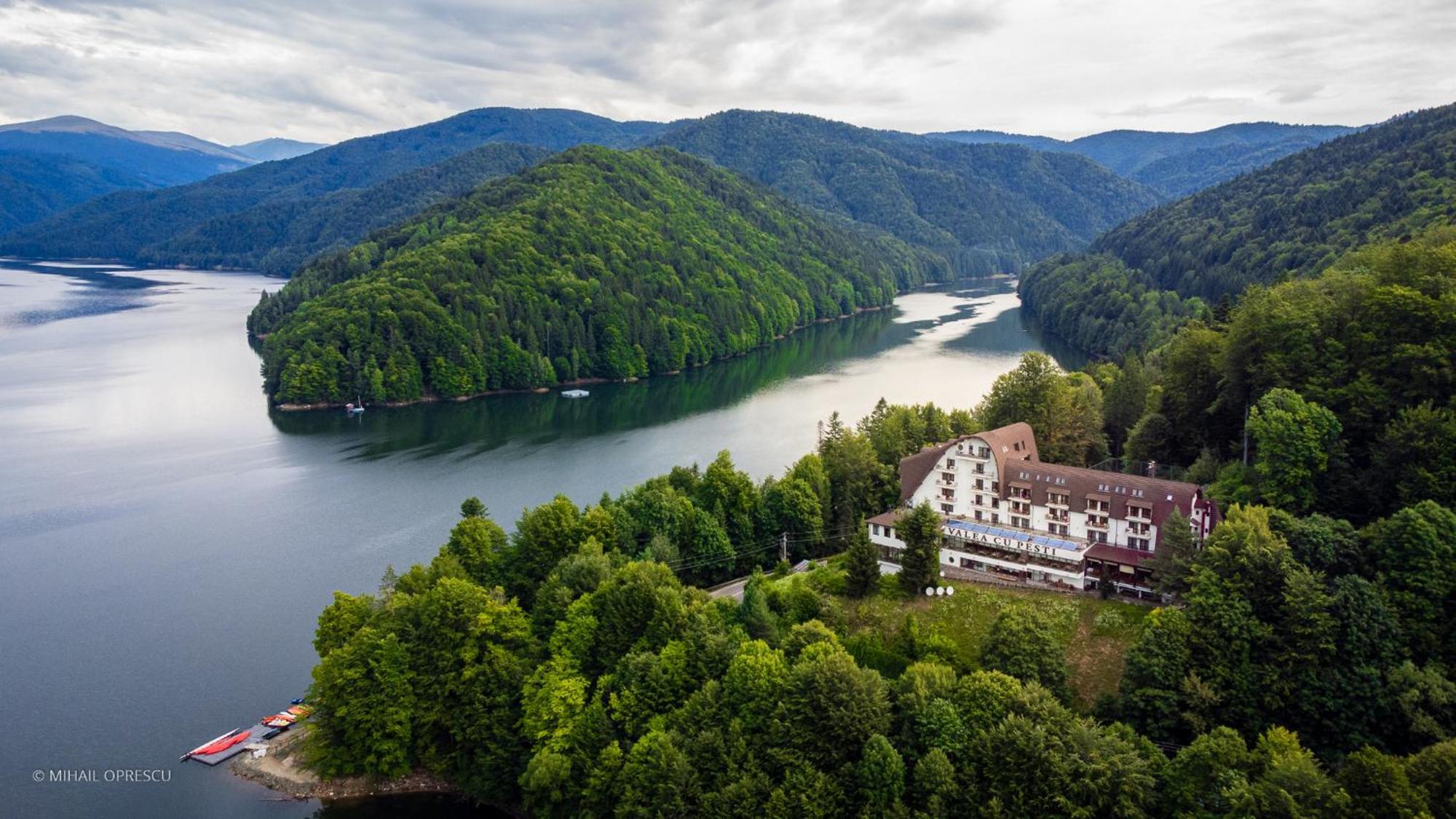 Hotel Valea Cu Pesti Capatineni-Ungureni ภายนอก รูปภาพ