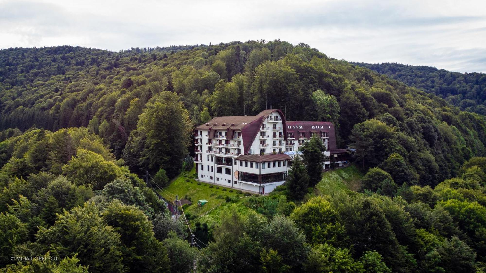 Hotel Valea Cu Pesti Capatineni-Ungureni ภายนอก รูปภาพ