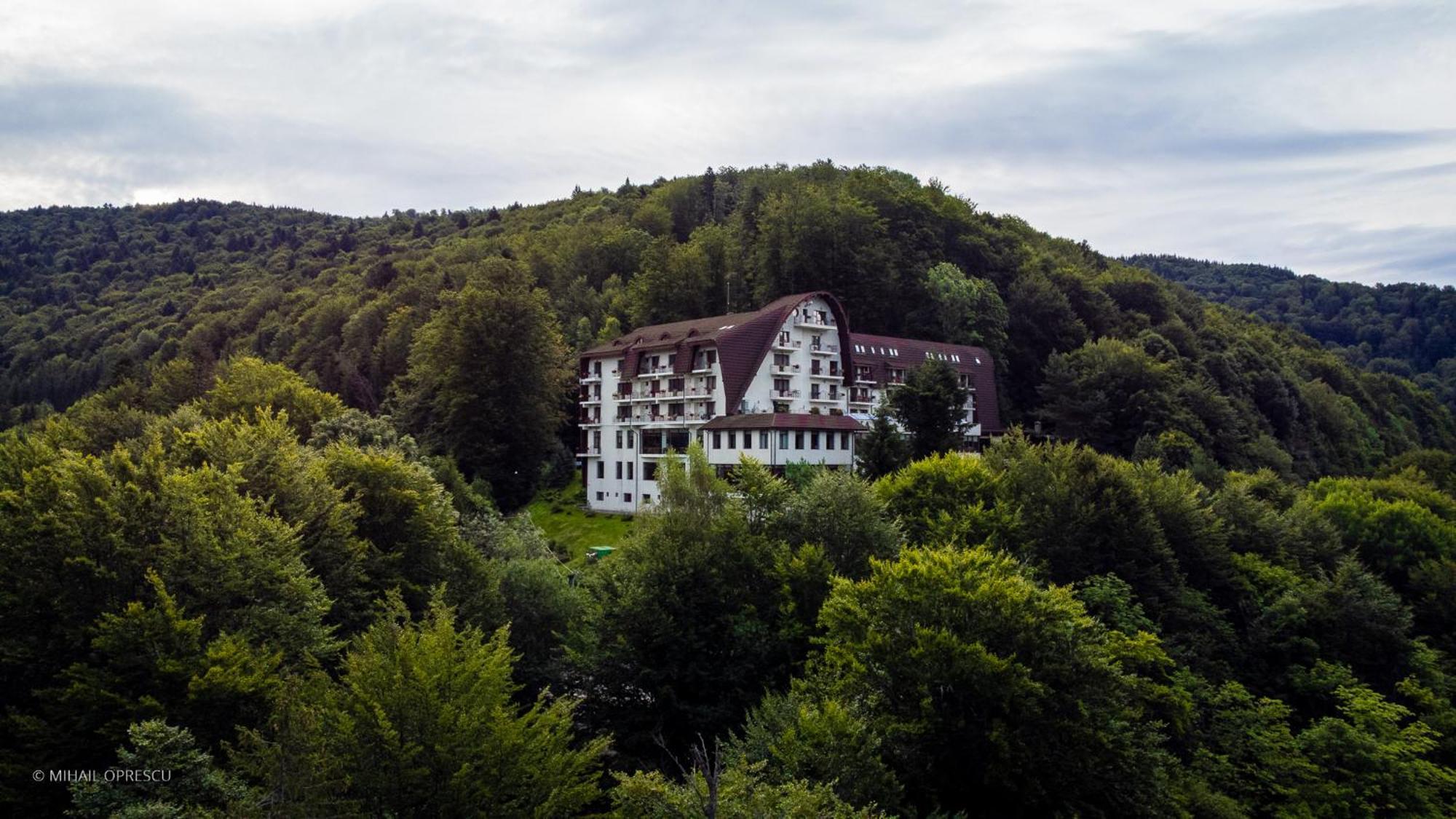 Hotel Valea Cu Pesti Capatineni-Ungureni ภายนอก รูปภาพ