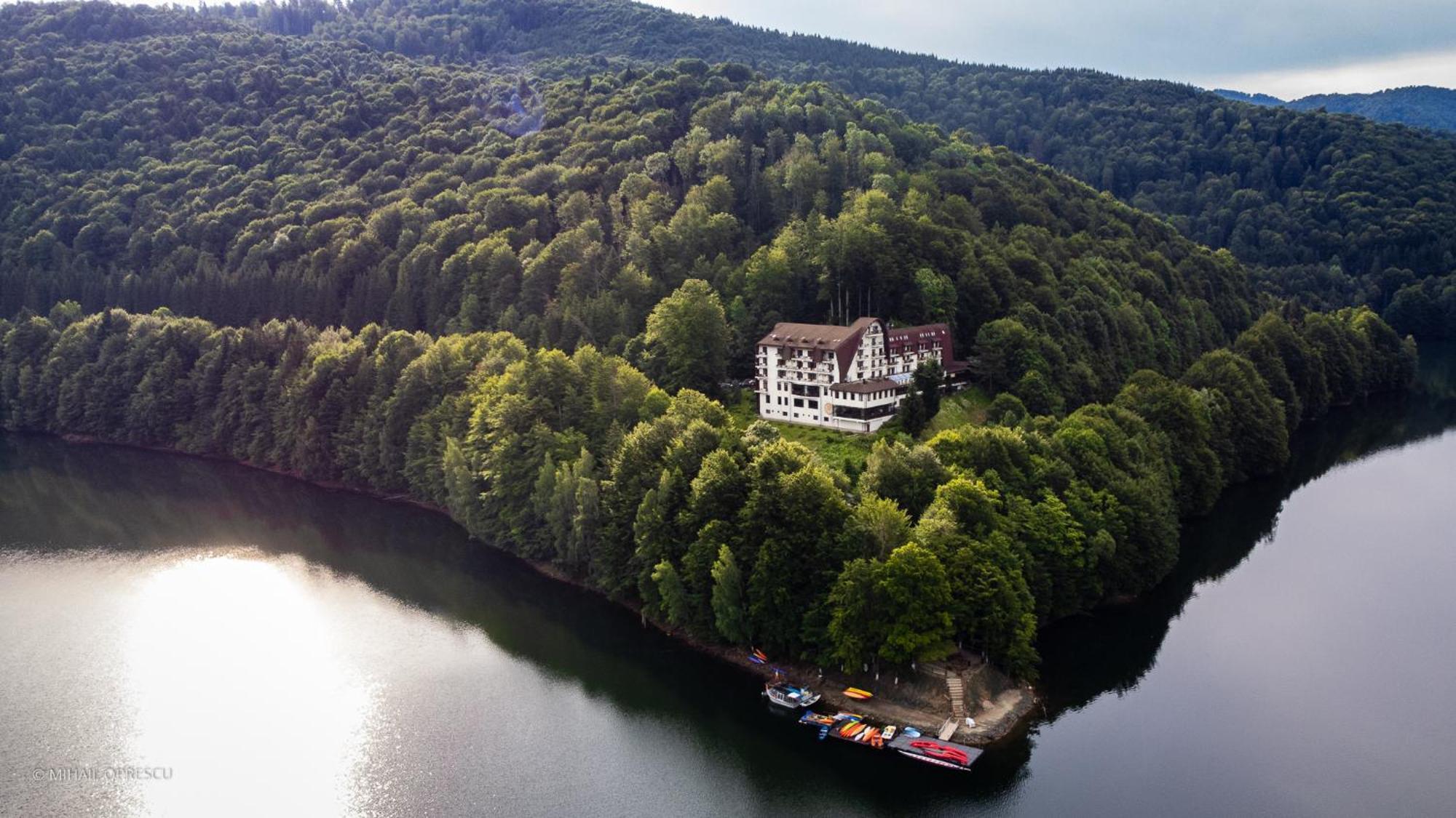 Hotel Valea Cu Pesti Capatineni-Ungureni ภายนอก รูปภาพ