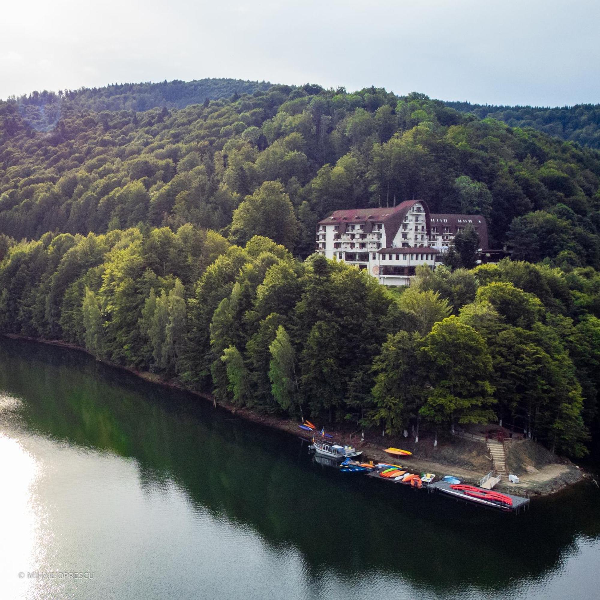 Hotel Valea Cu Pesti Capatineni-Ungureni ภายนอก รูปภาพ