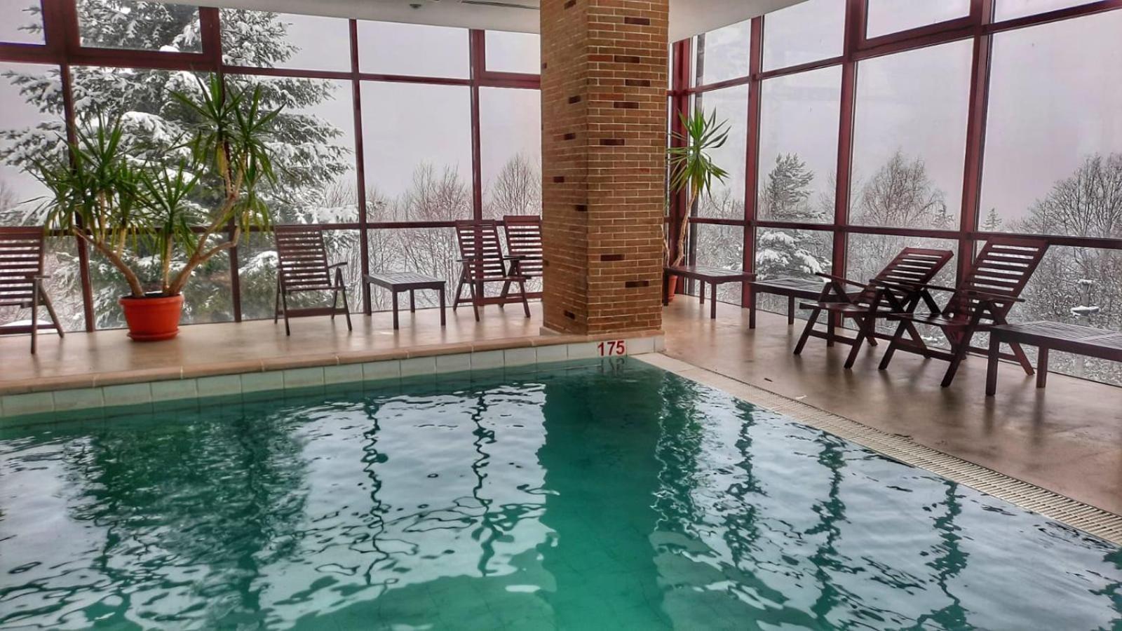 Hotel Valea Cu Pesti Capatineni-Ungureni ภายนอก รูปภาพ