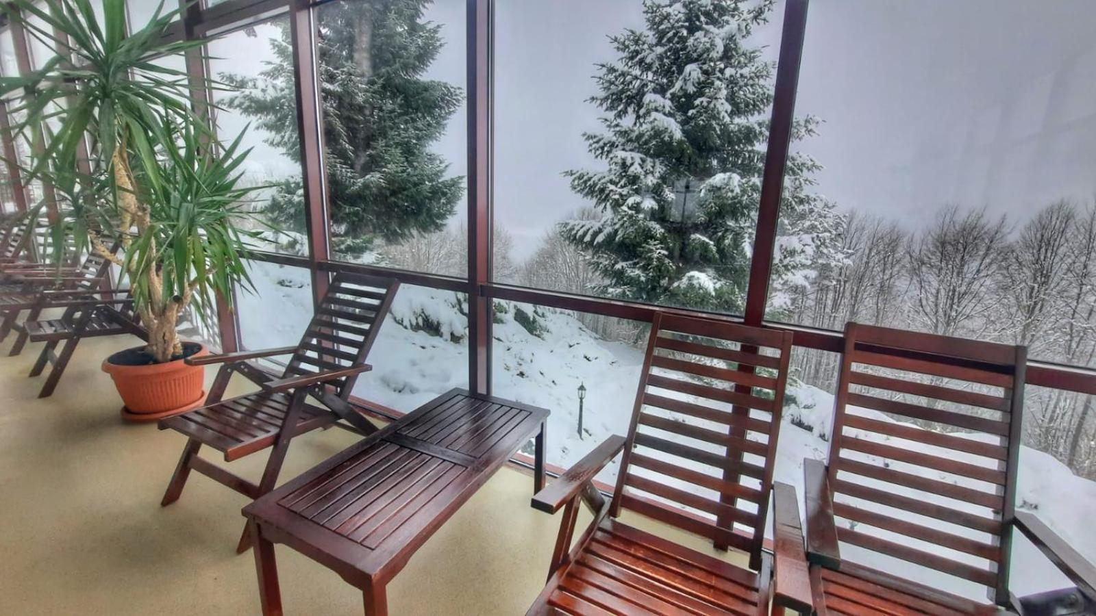 Hotel Valea Cu Pesti Capatineni-Ungureni ภายนอก รูปภาพ
