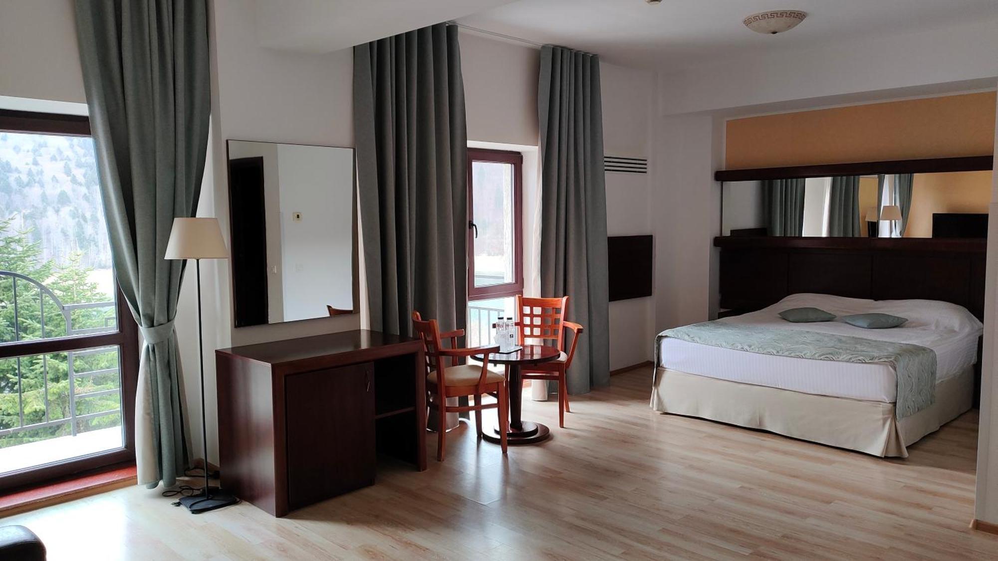 Hotel Valea Cu Pesti Capatineni-Ungureni ภายนอก รูปภาพ