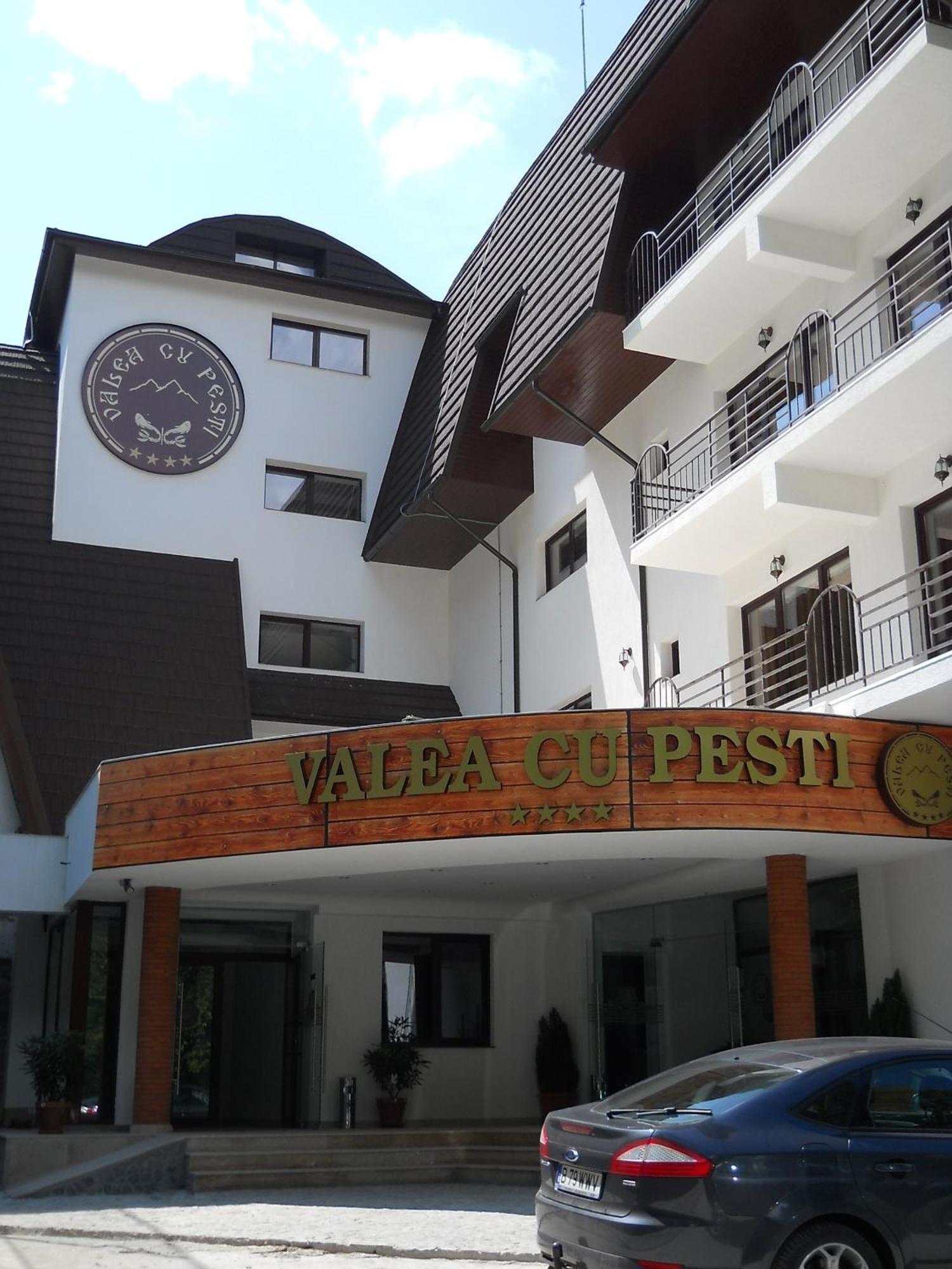 Hotel Valea Cu Pesti Capatineni-Ungureni ภายนอก รูปภาพ