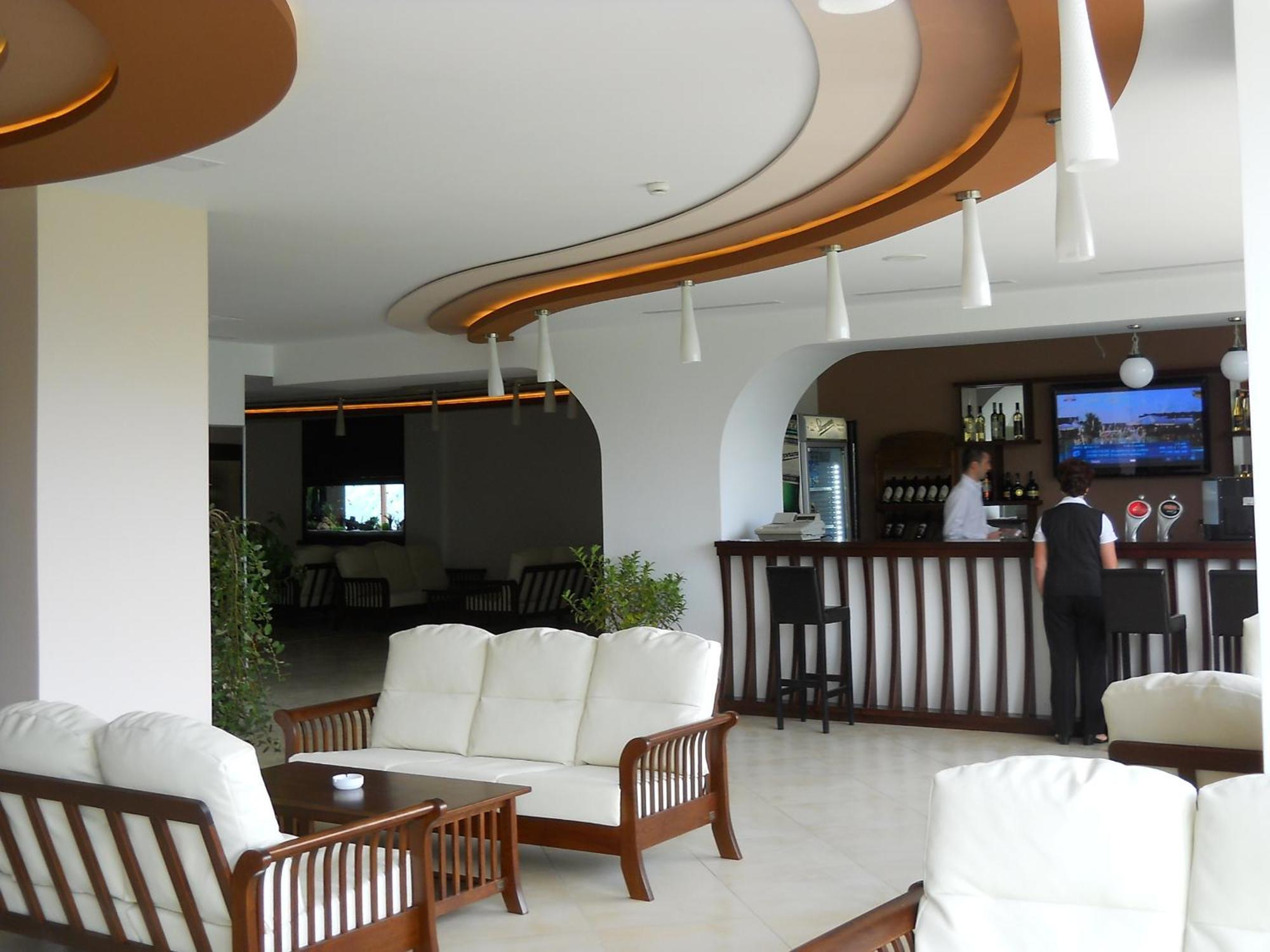 Hotel Valea Cu Pesti Capatineni-Ungureni ภายนอก รูปภาพ