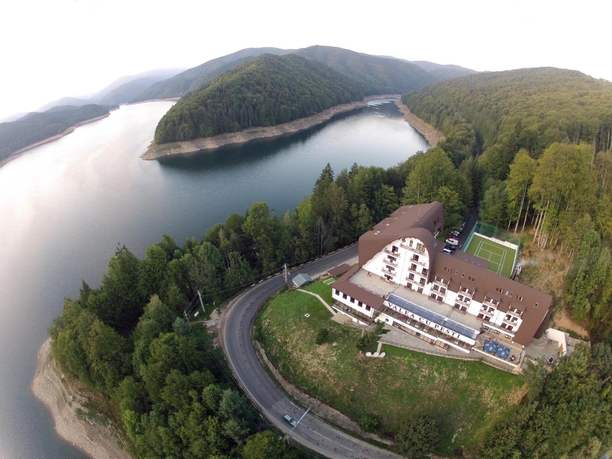 Hotel Valea Cu Pesti Capatineni-Ungureni ภายนอก รูปภาพ