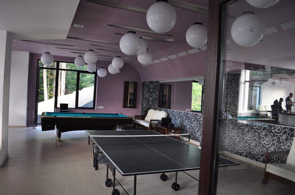 Hotel Valea Cu Pesti Capatineni-Ungureni ภายนอก รูปภาพ